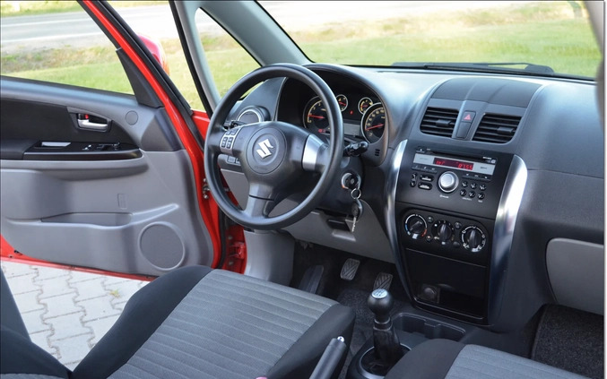 Suzuki SX4 cena 31900 przebieg: 93865, rok produkcji 2013 z Piastów małe 562